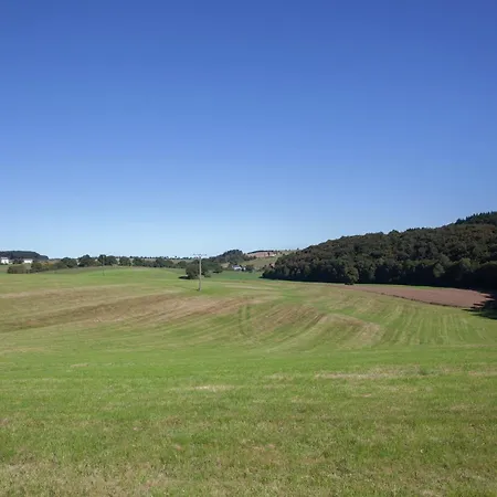 Halenfeld Family Farm Stay, Cleaning Included アパート Buchet
